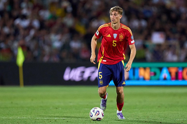Dean Huijsen se mantiene como titular en el triunfo de España sobre Bulgaria