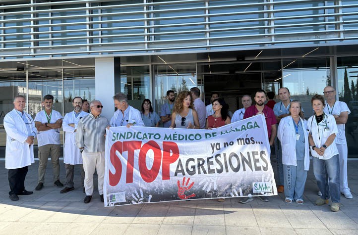 Insultan e intentan manosear a una médica en el Hospital Costa del Sol