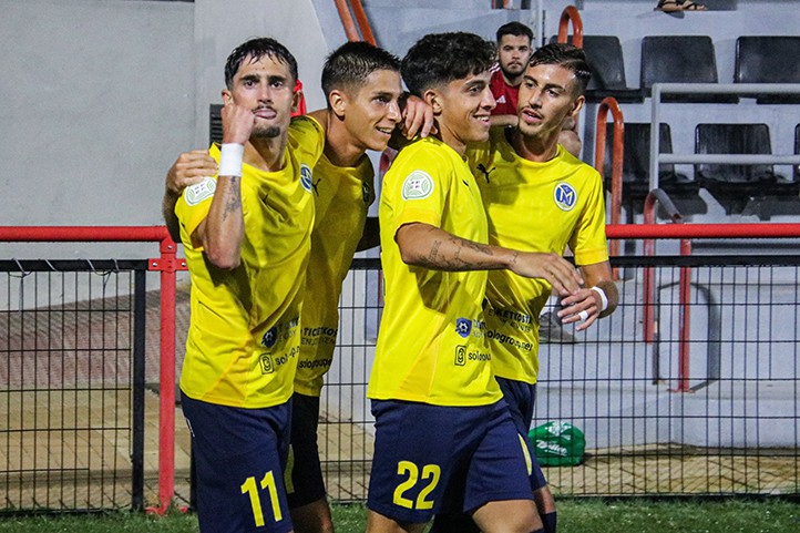Óscar Escobar da el triunfo (1-0) al Marbellí en el derbi contra el San Pedro