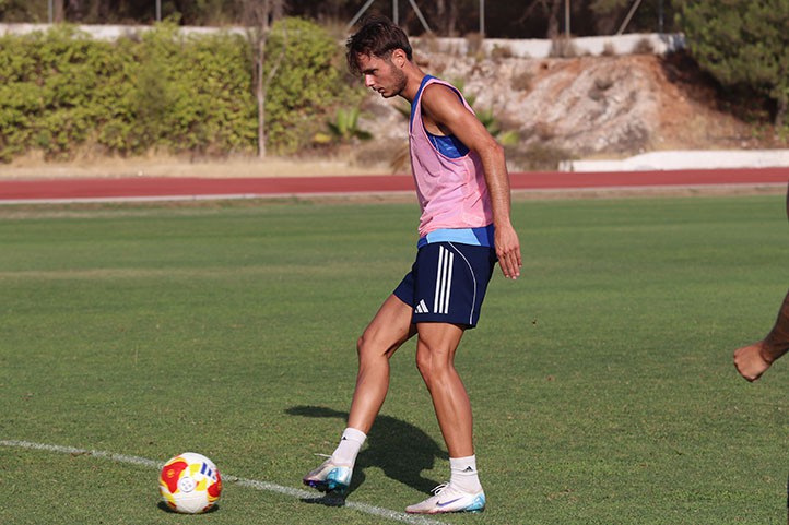 El Marbella FC descarta una lesión grave del defensa Zinho Vanheusden
