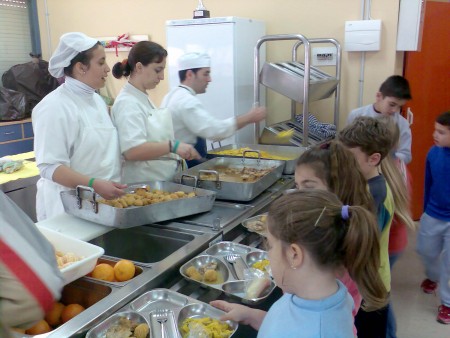El Consejo autoriza 28,58 millones de euros par contratar el comedor escolar en 121 centros docentes públicos