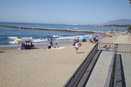 Las aguas de baño de todas las playas andaluzas mantienen buenas condiciones sanitarias