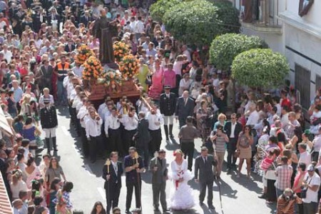 San Pedro Alcántara celebra hoy su Día Grande mirando al cielo