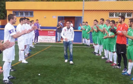 El Atlético Marbella homenajea al fondista sampedreño Javi Carretero