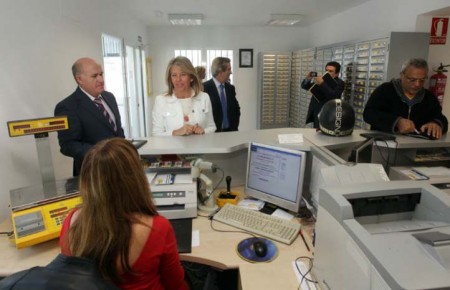 Correos invierte 120.000 euros en la renovación de la oficina de Nueva Andalucía