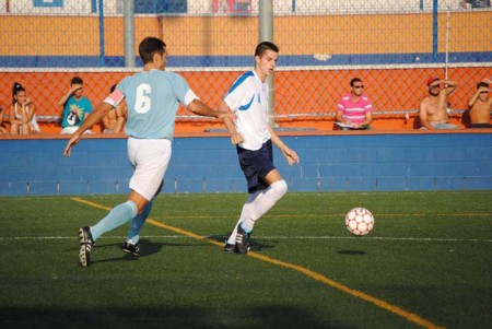 El árbitro tumba a Los Compadres por primera vez fuera de casa (1-0)