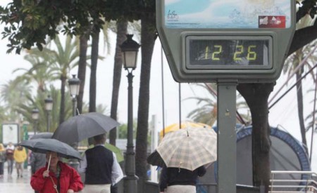 El Ayuntamiento recaudará en 12 años 144.000 euros con los nuevos paneles de hora y temperatura