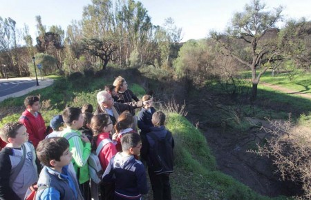 El colegio Fuente Nueva de San Pedro inaugura las visitas escolares a la zona del incendio
