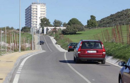Un nuevo vial conecta la A-7 con la avenida Miguel de Cervantes en Nueva Andalucía