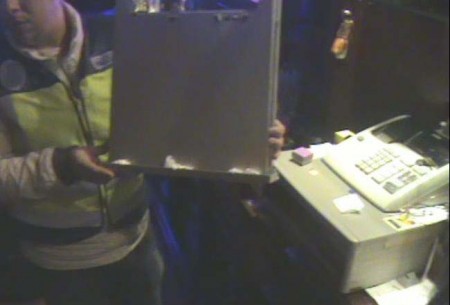 La Policía Nacional detiene al dueño de un bar donde se vendía cocaína camuflada entre cacahuetes
