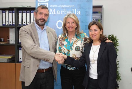 Ayuntamiento y Marina Banús firman un convenio para la inserción laboral a través del OAL de Formación