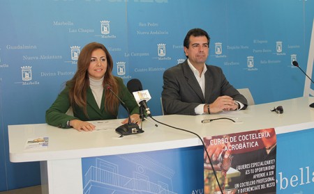 Un Curso de Coctelería Acrobática dirigido a trabajadores en hostelería y desempleados