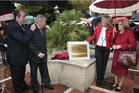 El abogado Antonio Gálvez recibe un homenaje y una plaza con su nombre