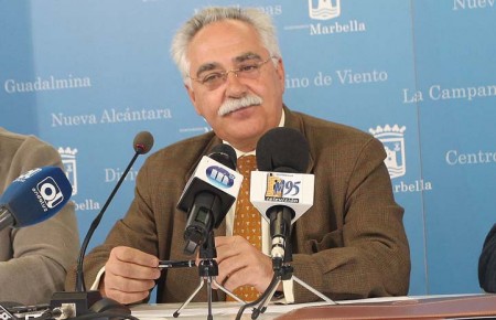 El Ayuntamiento de Marbella no sancionará a Aznar por llevar los perros sueltos en la playa