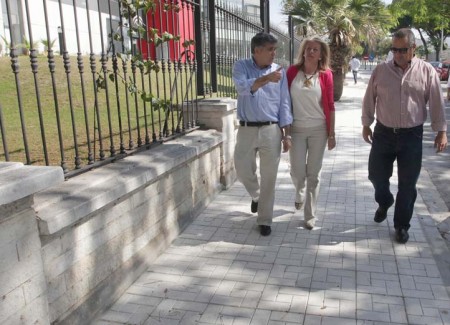 Finalizan las obras de acerado en la avenida Cibeles de Las Chapas