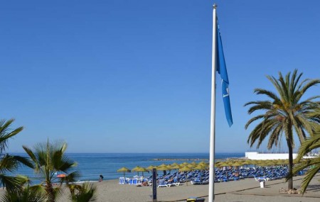 Las siete playas de Marbella lucen ya sus banderas azules para 2013