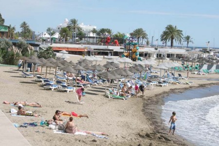 El PSOE pregunta por qué se ha externalizado la campaña de playas
