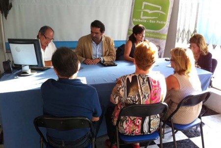 El PP recaba el apoyo de ONGs a su campaña de peticiones sanitarias a la Junta de Andalucía