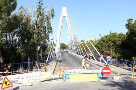 El Ayuntamiento trabaja en la mejora y el arreglo de la calle San Antonio y del Puente Cristo del Amor