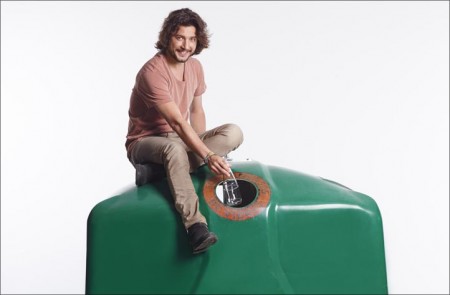 La campaña de reciclaje de vidrio de Manuel Carrasco llega a Marbella