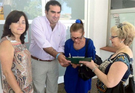 Colectivos vecinales de San Pedro se unen a la campaña de peticiones sanitarias del PP a la Junta
