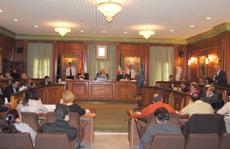 Un informe del secretario confirma que la alcaldesa debe convocar plenos sobre el estado del municipio