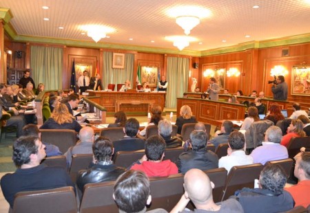El PP defiende las cuentas de 2012 y la oposición las achaca al IBI