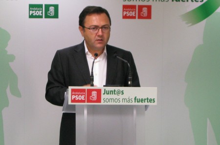 Heredia denuncia que desde que llegó Rajoy al Gobierno no se ha invertido en el litoral malagueño
