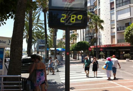El viento de terral pone a Marbella en alerta por temperaturas máximas