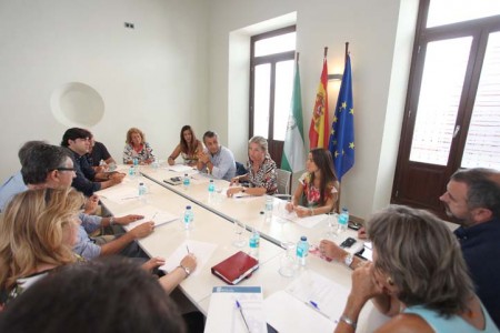 El Ayuntamiento de Marbella ofrece ayudas a los comercios para que unifiquen la estética de sus terrazas
