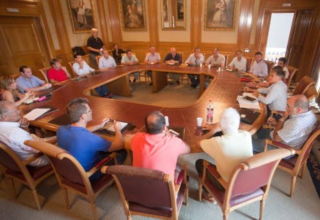 El Ayuntamiento de Marbella pide a los constructores locales que fomenten el empleo