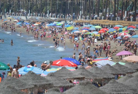 Las incidencias en las playas por incumplimiento de las ordenanzas se redujeron un 63% en agosto