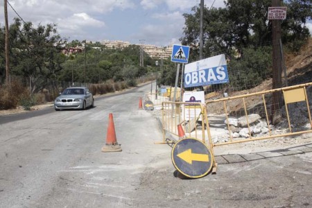 El Ayuntamiento acondiciona 330 metros de acerado en Las Chapas