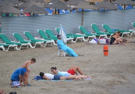 IU pide para el futuro al menos 17 puestos de vigilancia en las playas y no los 13 de este año