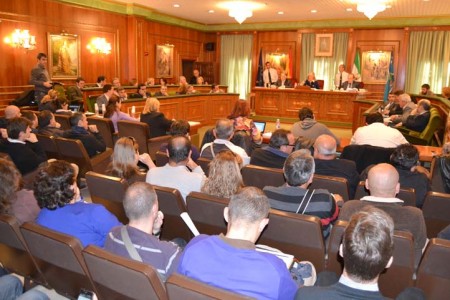 IU propone que los vecinos puedan intervenir en los plenos municipales
