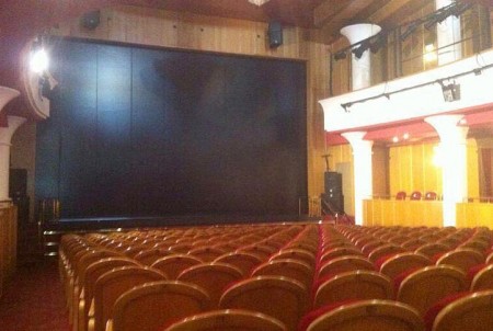 Un fallo en el telón cortafuegos obliga a anular el festival de magia