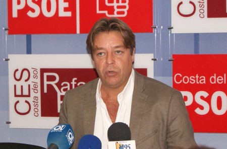 El PSOE pide a la alcaldesa que retire la confianza a Pedro Pérez tras su condena en el caso Malaya