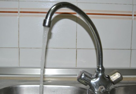 PSOE e IU denuncian una nueva subida del agua y del alcantarillado