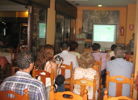 UPyD Marbella aborda el futuro de las pensiones en una tertulia con vecinos