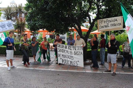El 15-M Marbella se concentra frente al Ayuntamiento contra la represión