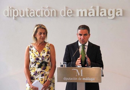 El PSOE censura la presencia de Francisca Caracuel en la protesta 