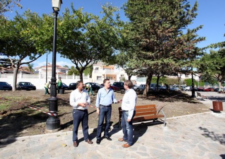 El Ayuntamiento mejora el parque de la calle Tolox en San Pedro Alcántara