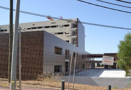 IU acusa a la alcaldesa de anteponer el conflicto con la Junta a las obras del Hospital Costa del Sol
