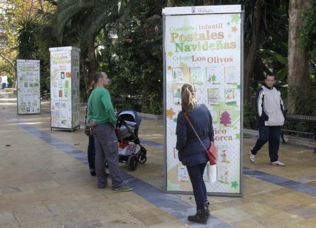 Los trabajos del Concurso Navideño de Postales se exponen en la calle