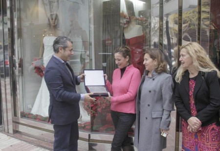 Cerca de 30 comercios participan en el concurso navideño de escaparates