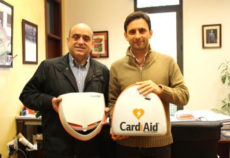 Ojén cuenta con tres desfibriladores para emergencias en su casco urbano