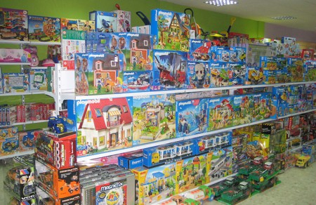 La Diputación y la Obra Social la Caixa repartirán 700 lotes de juguetes en Marbella y Ronda