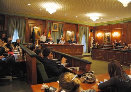 El pleno anula por unanimidad la construcción de los rascacielos
