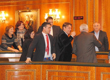 La oposición destaca que entre los ciudadanos y la acción política han doblegado a la alcaldesa