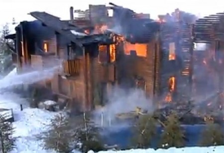 Un incendio destruye el hotel Lodge en Sierra Nevada, propiedad del grupo Marbella Club desde 2012